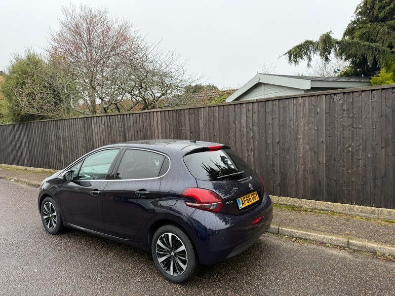 Peugeot 208 Allure Premium Blue #6