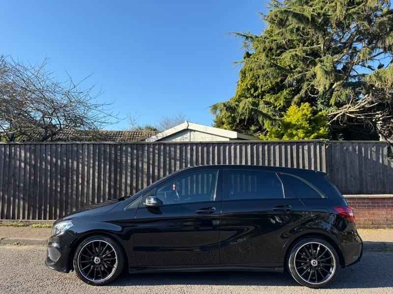 Mercedes-Benz B Class B 200 D Amg Black #4
