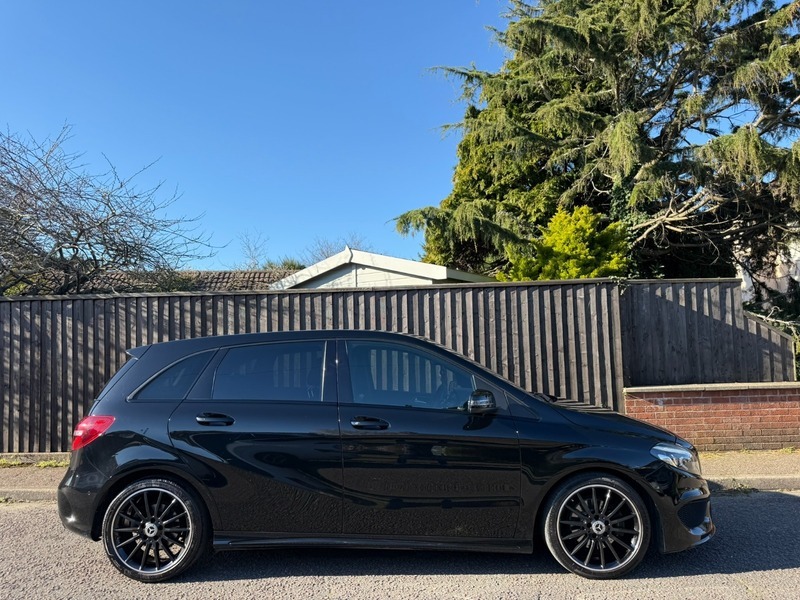 Mercedes-Benz B Class B 200 D Amg Black #2