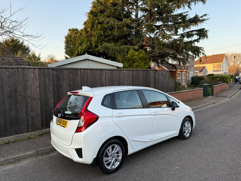 Honda Jazz I-vtec Se White #3