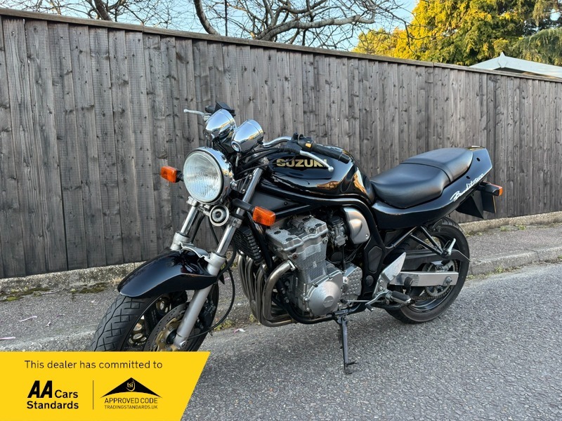 Suzuki  Marauder White #1