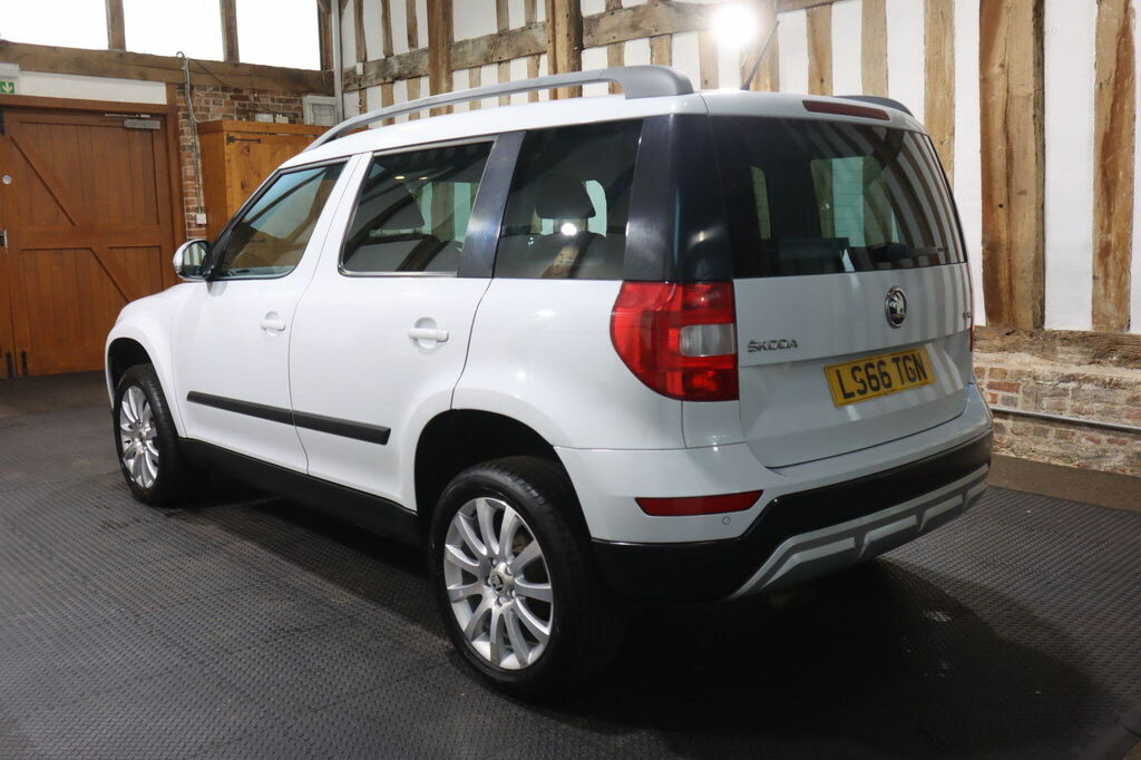 Skoda Yeti 1.2 Tsi Se Outdoor Euro 6 S S White #4