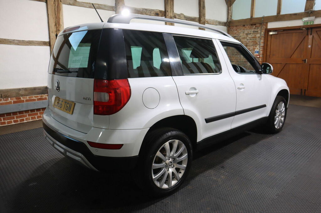 Skoda Yeti 1.2 Tsi Se Outdoor Euro 6 S S White #6
