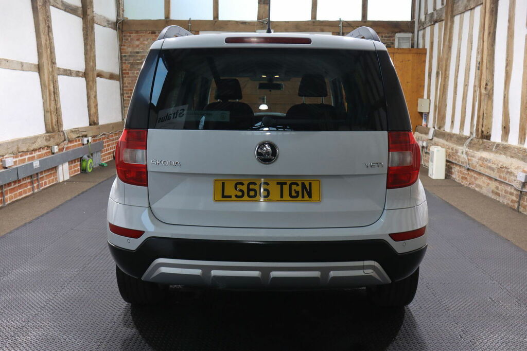 Skoda Yeti 1.2 Tsi Se Outdoor Euro 6 S S White #5
