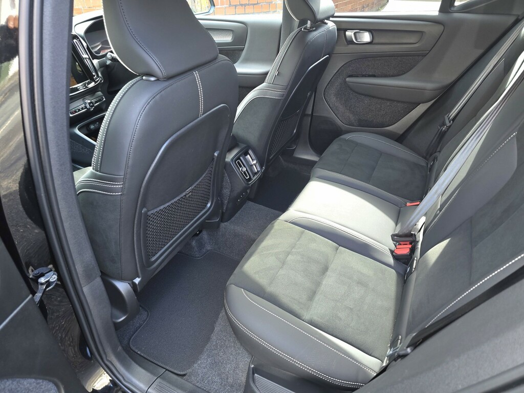 Volvo XC40 Suv 2.0 Black Edition Ultra B4 197 Hp 2025 RE25KMX Black #5