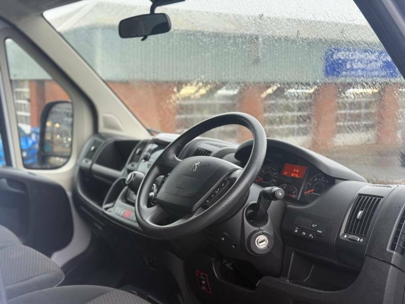 Peugeot Boxer 335 L4 Luton 2.2 Bluehdi 140 - 2022 72 SP72WOM White #4