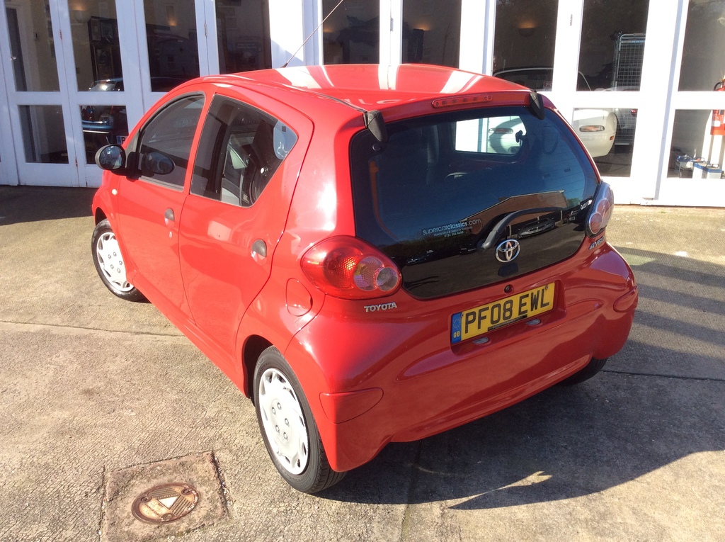 Toyota Aygo Vvt-i 5dr Red #2