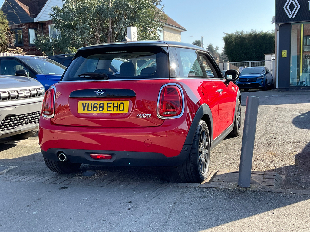 Mini Hatch 1.5 Cooper Classic Hatchback VU68EHO Red #5