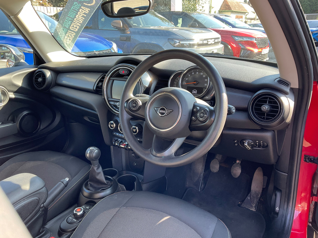 Mini Hatch 1.5 Cooper Classic Hatchback VU68EHO Red #6