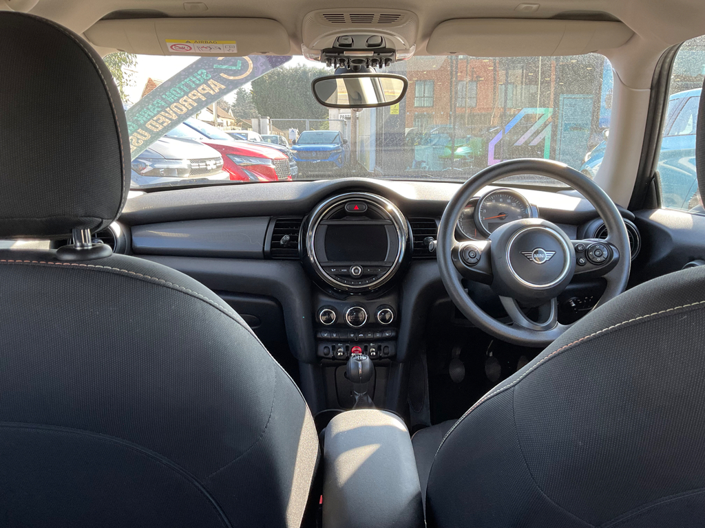 Mini Hatch 1.5 Cooper Classic Hatchback VU68EHO Red #2