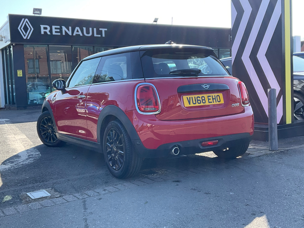 Mini Hatch 1.5 Cooper Classic Hatchback VU68EHO Red #3