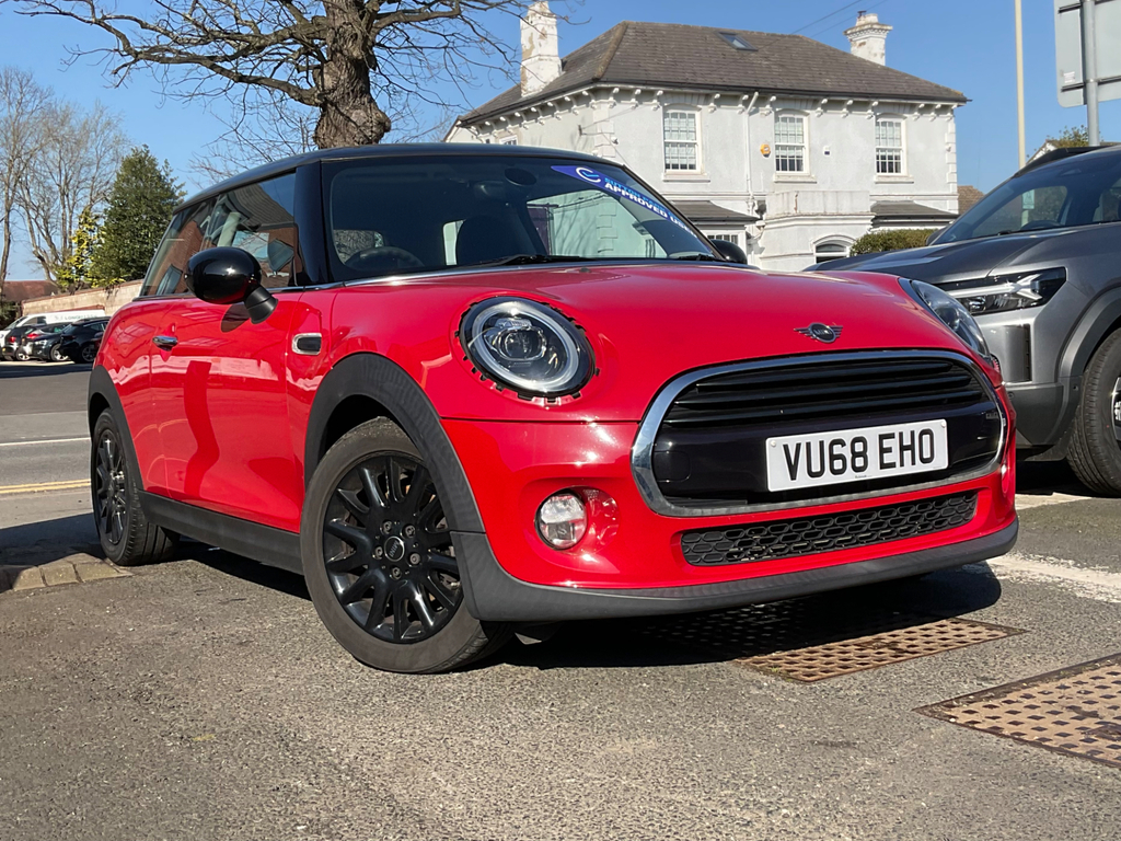 Mini Hatch 1.5 Cooper Classic Hatchback Red