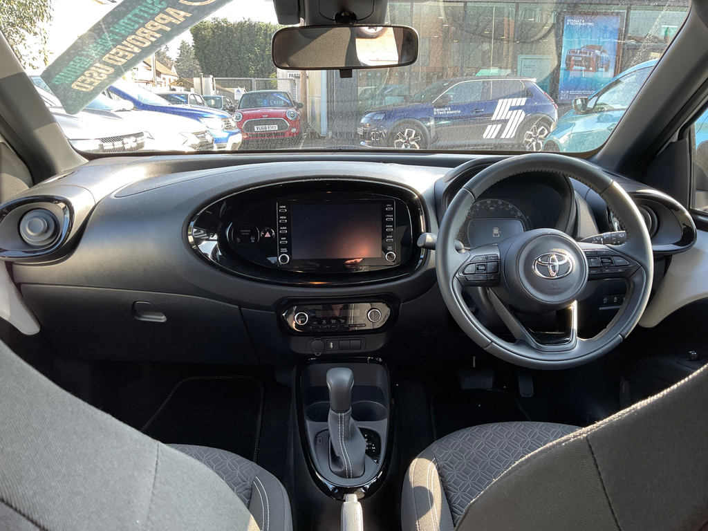 Toyota Aygo X 1.0 Vvt I Edge Hatchback X Shift VN73XCU White #2