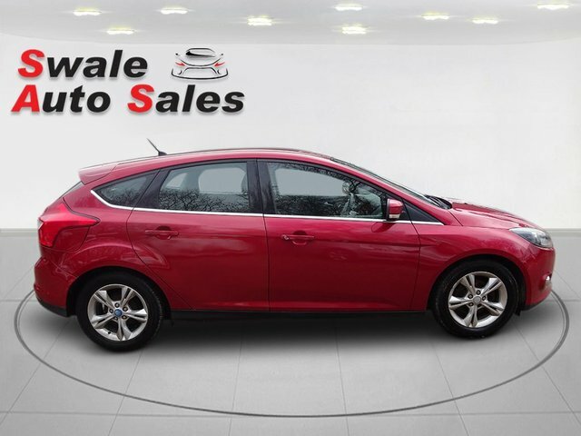 Ford Focus 1.6 Tdci Zetec Hatchback SW11EKC Red #2