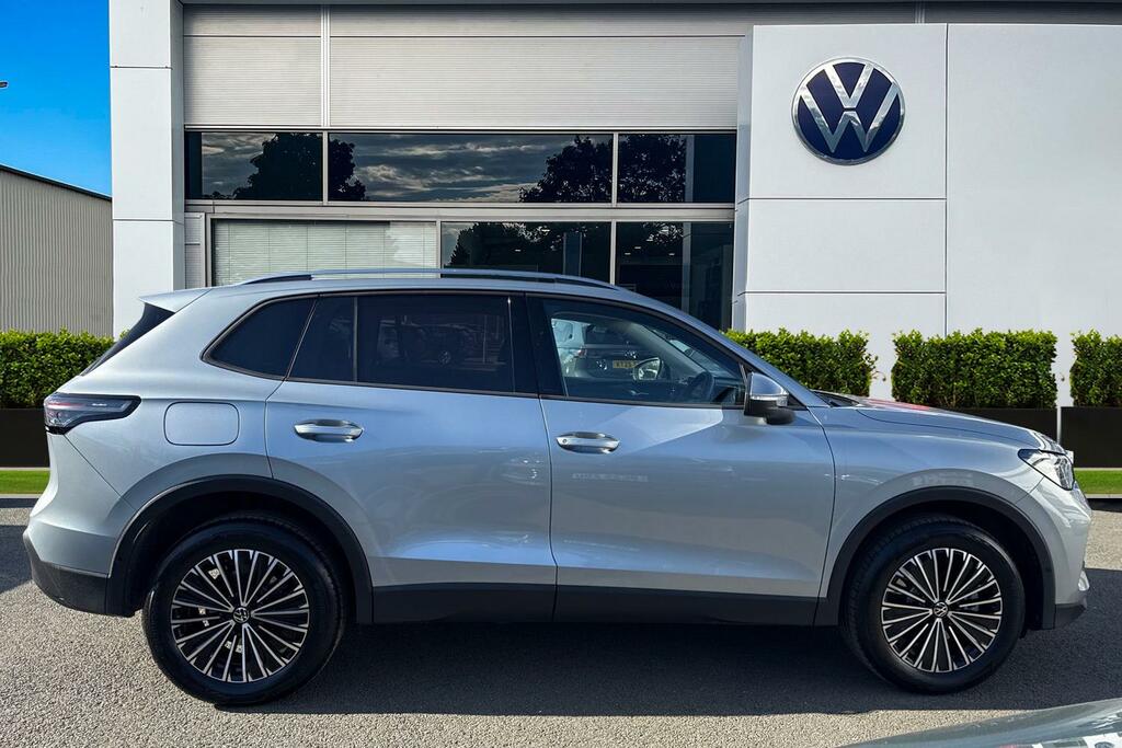 Volkswagen Tiguan 1.5 Tsi Ehybrid Match Dsg Interior Ambient L DA75UBT Silver #3
