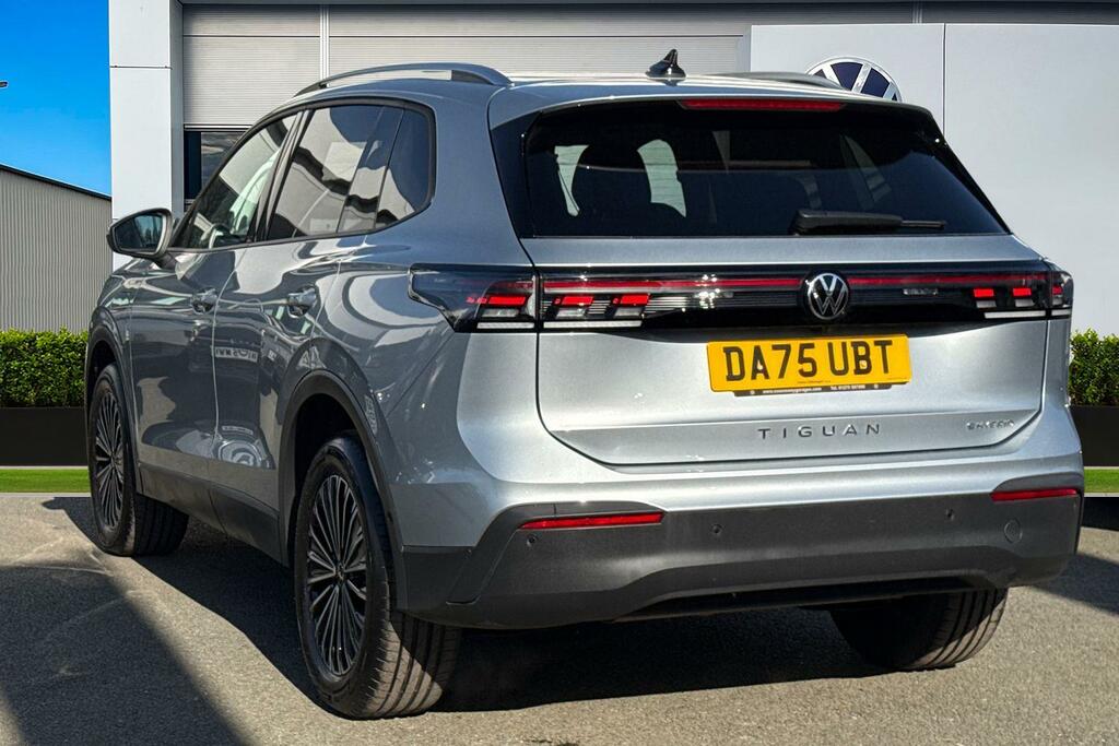 Volkswagen Tiguan 1.5 Tsi Ehybrid Match Dsg Interior Ambient L DA75UBT Silver #2