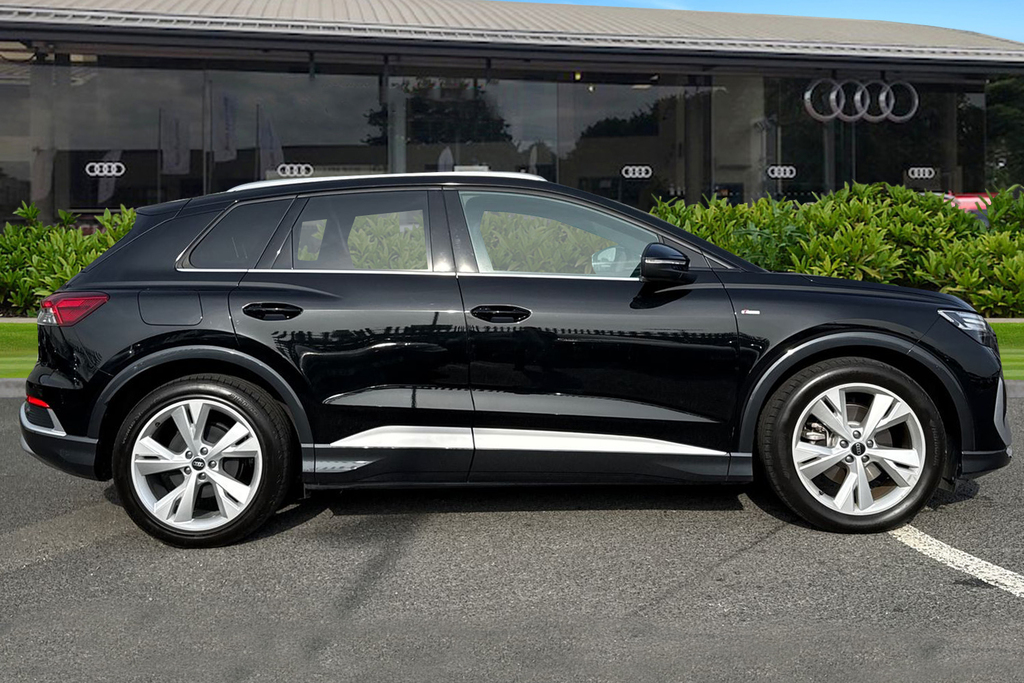 Audi Q4 E Tron Q4 S Line 35 E-tron 125,00 Kw PX75XRP Black #3
