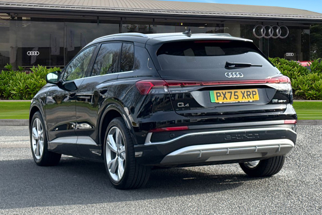 Audi Q4 E Tron Q4 S Line 35 E-tron 125,00 Kw PX75XRP Black #2
