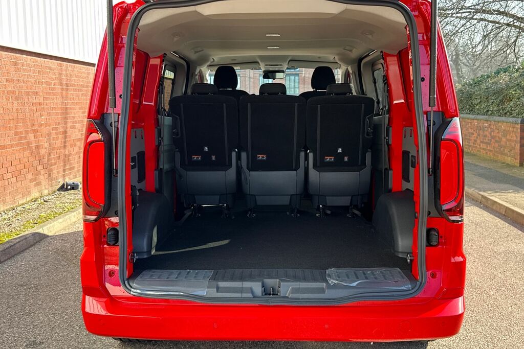 Volkswagen Transporter 2.0 Tdi 150Ps Commerce Pro Kombi Van BV26OOC Red #6