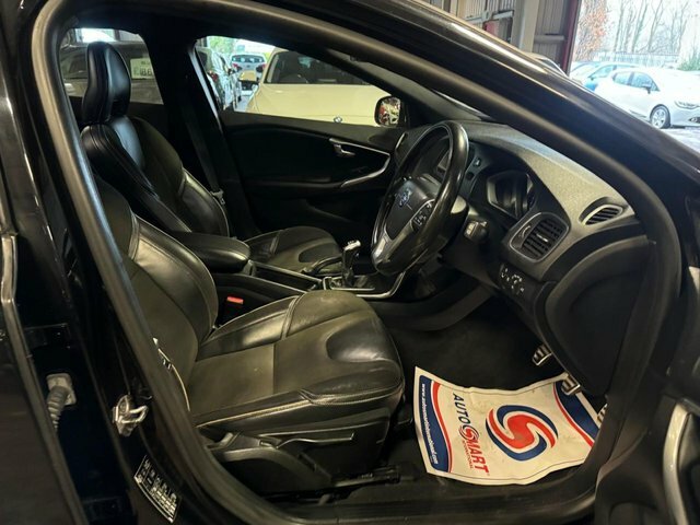 Volvo V40 Hatchback MF66HYM Black #6