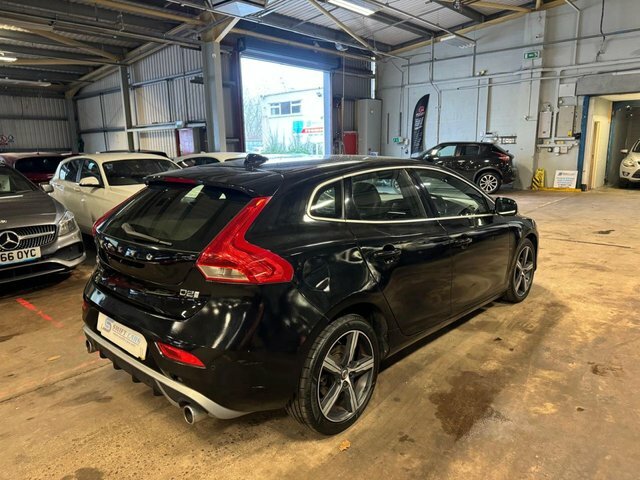 Volvo V40 Hatchback MF66HYM Black #4