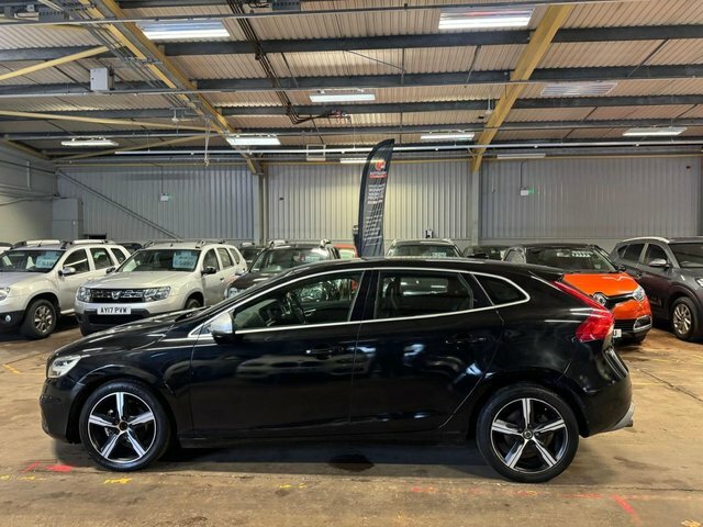 Volvo V40 Hatchback MF66HYM Black #2
