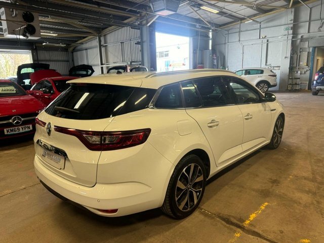 Renault Megane Estate OW68UUF White #5