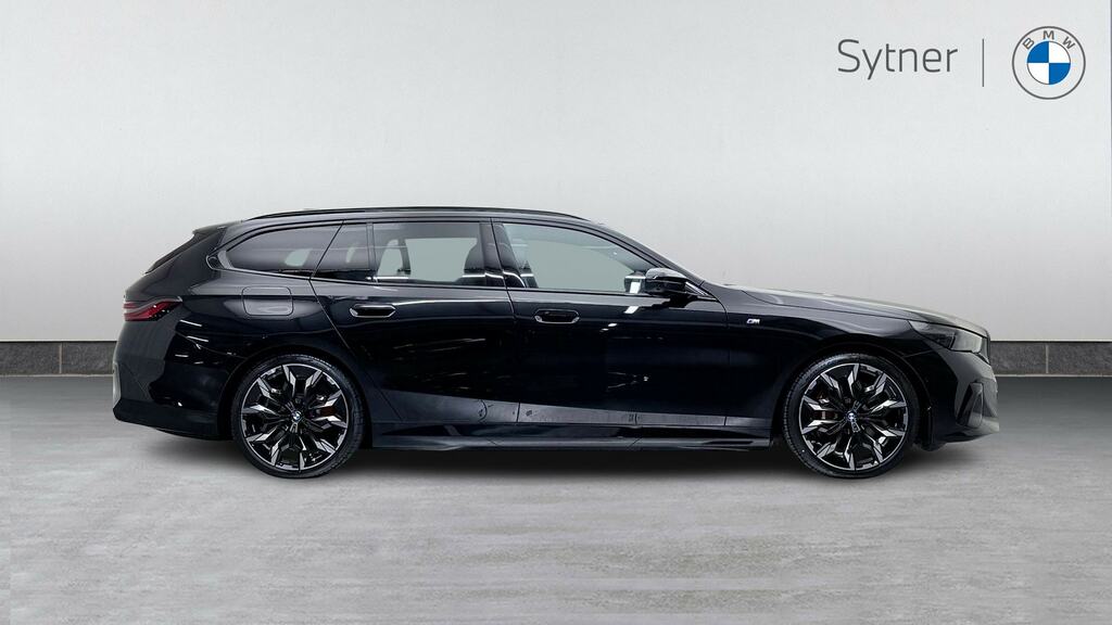 BMW i5 442Kw M60 Xdrive 84Kwh YR26GXF Black #3
