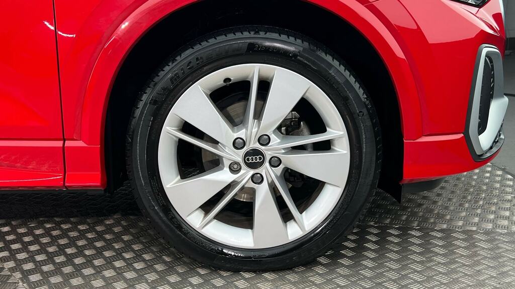 Audi Q2 35 Tfsi S Line FH23HTE Red #5