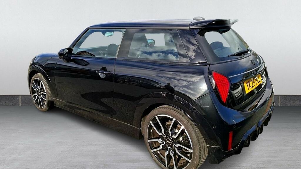 Mini Hatch 1.5 C Sport YK25PLL Black #2