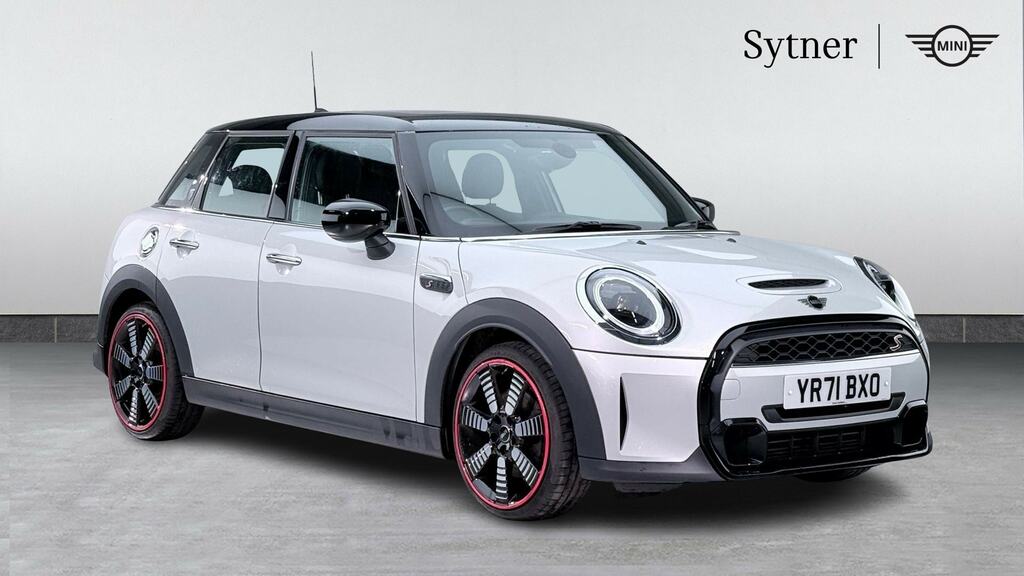 Mini Hatch 2.0 Cooper S Exclusive Comfortnav Pack White