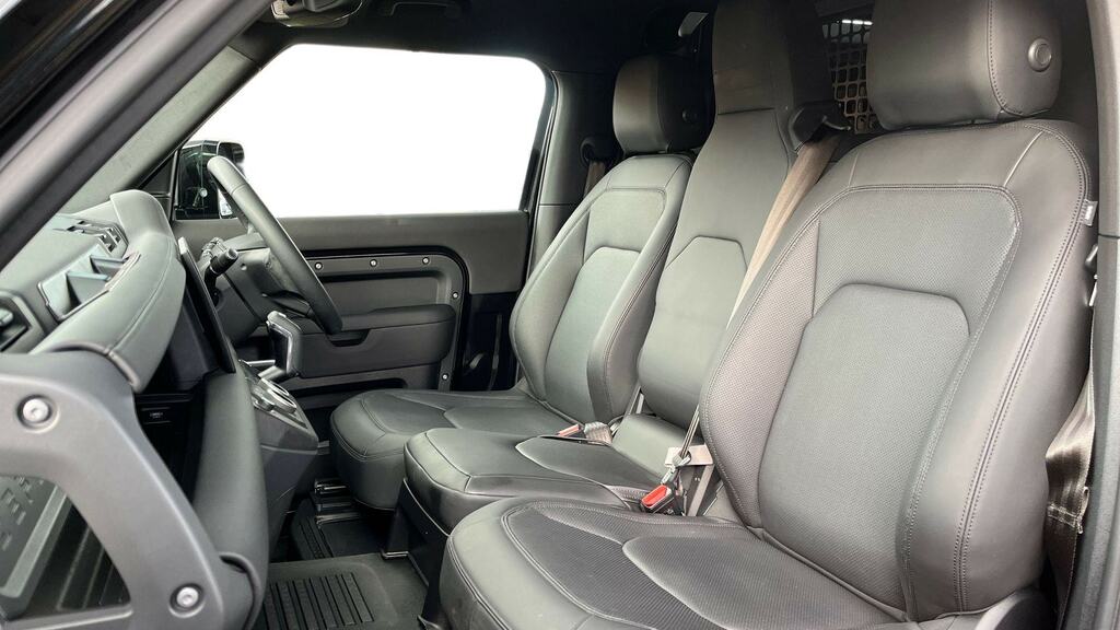 Land Rover Defender 90 3.0 D250 Hard Top X-dynamic Se 3 Seat LX74KDZ Black #4