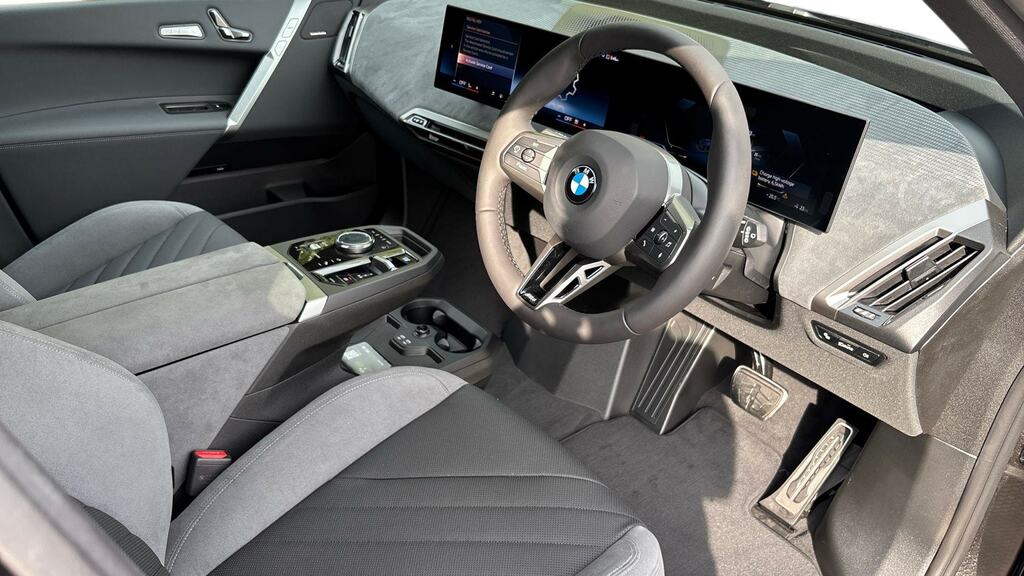 BMW iX 300Kw Xdrive45 M Sport 101Kwh Skylounge LK75SHX Blue #6