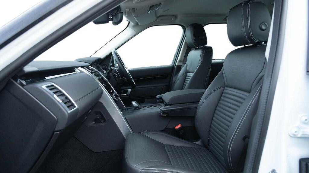 Land Rover Discovery 3.0 D300 S KD23GWL White #3