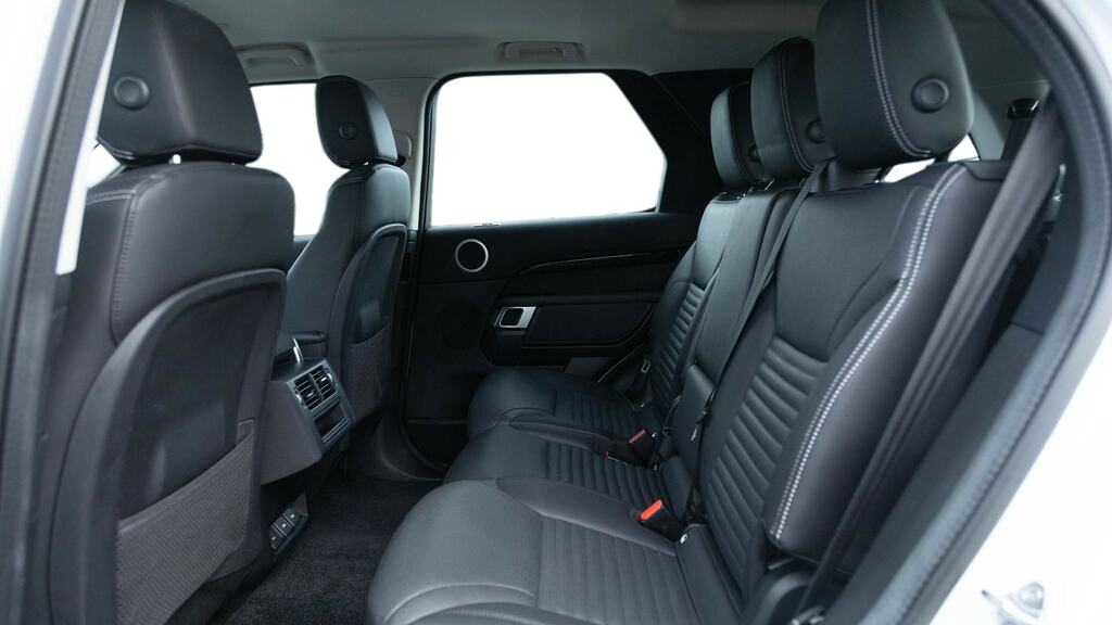 Land Rover Discovery 3.0 D300 S KD23GWL White #4