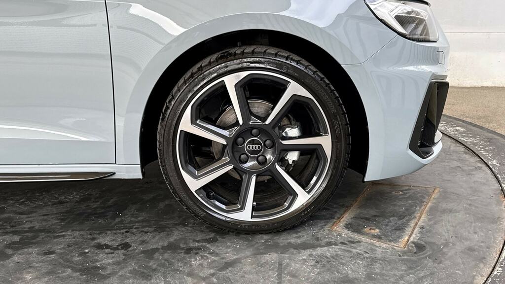 Audi A1 35 Tfsi Black Edition S Tronic YK26HGZ Grey #5