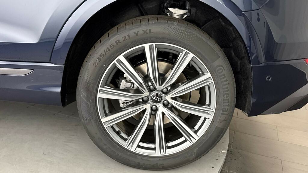 Audi Q8 50 Tdi Quattro S Line Tiptronic Tech LJ26VPF Blue #5