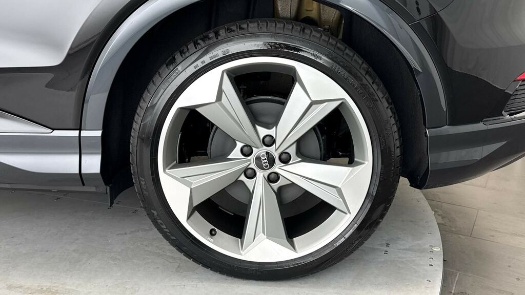 Audi Q4 E Tron 150Kw 40 63Kwh Black Edition Tech Pack LJ26VSN Black #5