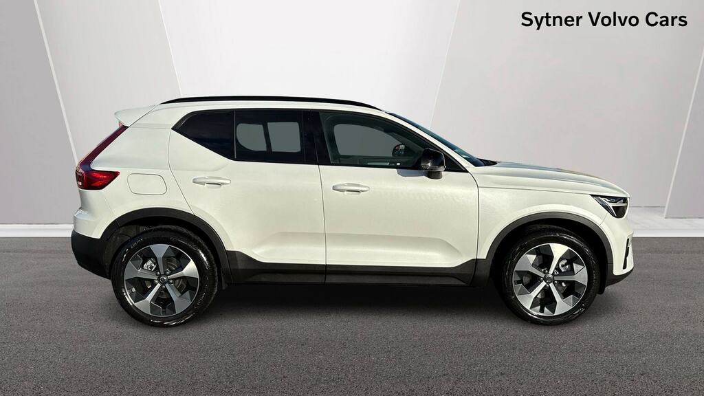 Volvo XC40 2.0 B4p Plus Dark DG26WKW White #3