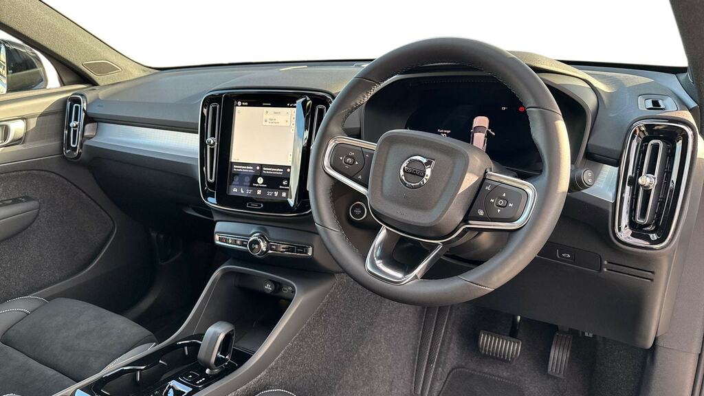 Volvo XC40 2.0 B4p Plus Dark DG26WKW White #5