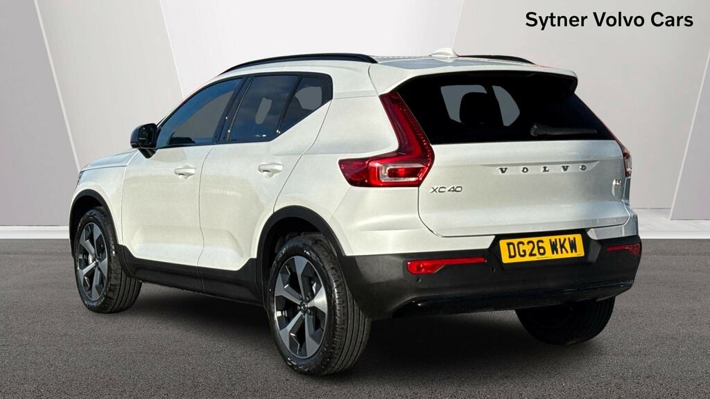 Volvo XC40 2.0 B4p Plus Dark DG26WKW White #2
