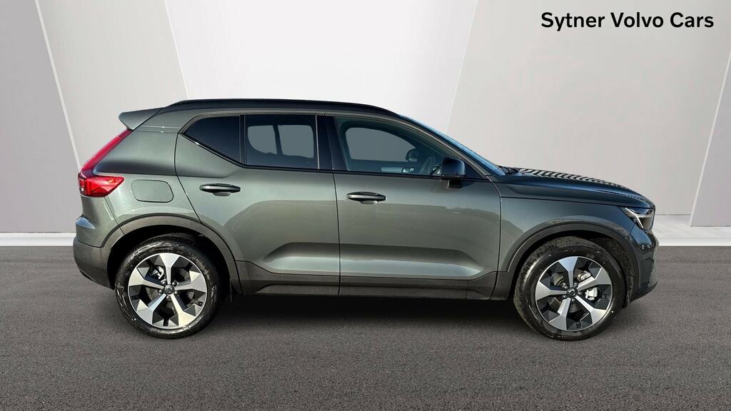 Volvo XC40 2.0 B4p Plus Dark DG26WKU Green #3