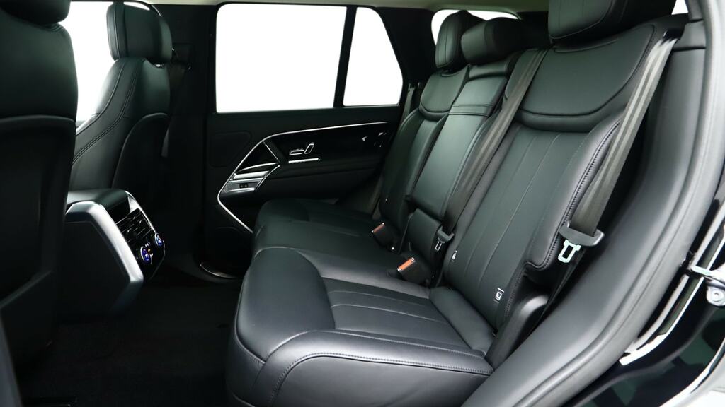 Land Rover Range Rover 3.0 D300 Hse KP24CGK Black #4