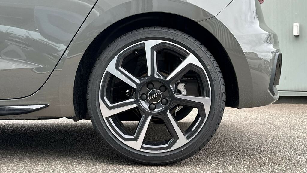 Audi A1 35 Tfsi Black Edition S Tronic Tech Pack Pro YK26GVP Grey #5