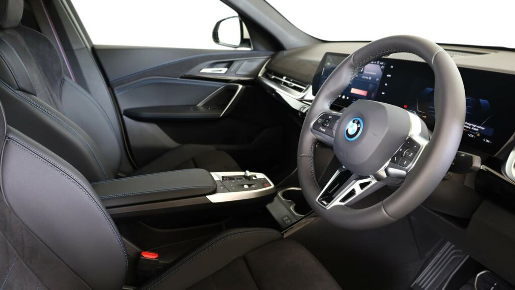 BMW iX2 150Kw Edrive20 Shadow Edition 65Kwh FL26VNO White #6