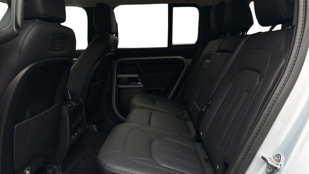 Land Rover Defender 110 3.0 D250 Xs Edition 110 NU71UXM Silver #4