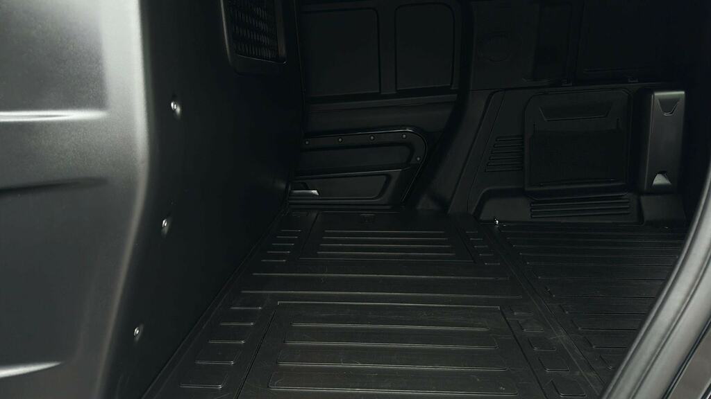 Land Rover Defender 110 3.0 D300 Hard Top X-dynamic Hse KP23HCX Black #4
