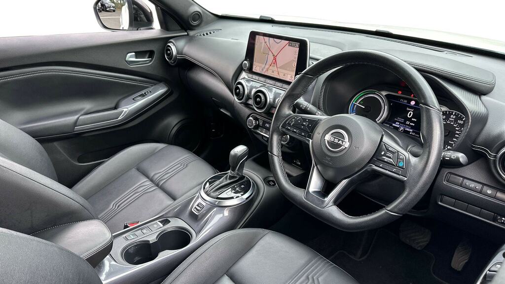 Nissan Juke 1.6 Hybrid Tekna NL72KVP White #3