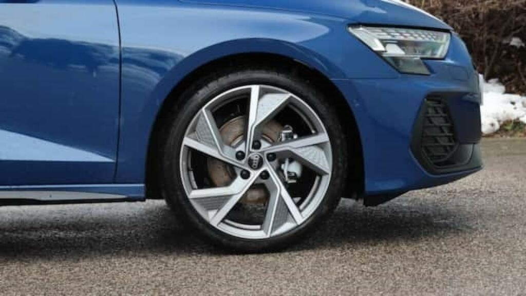 Audi A3 35 Tfsi Black Edition S Tronic YH74UGG Blue #5
