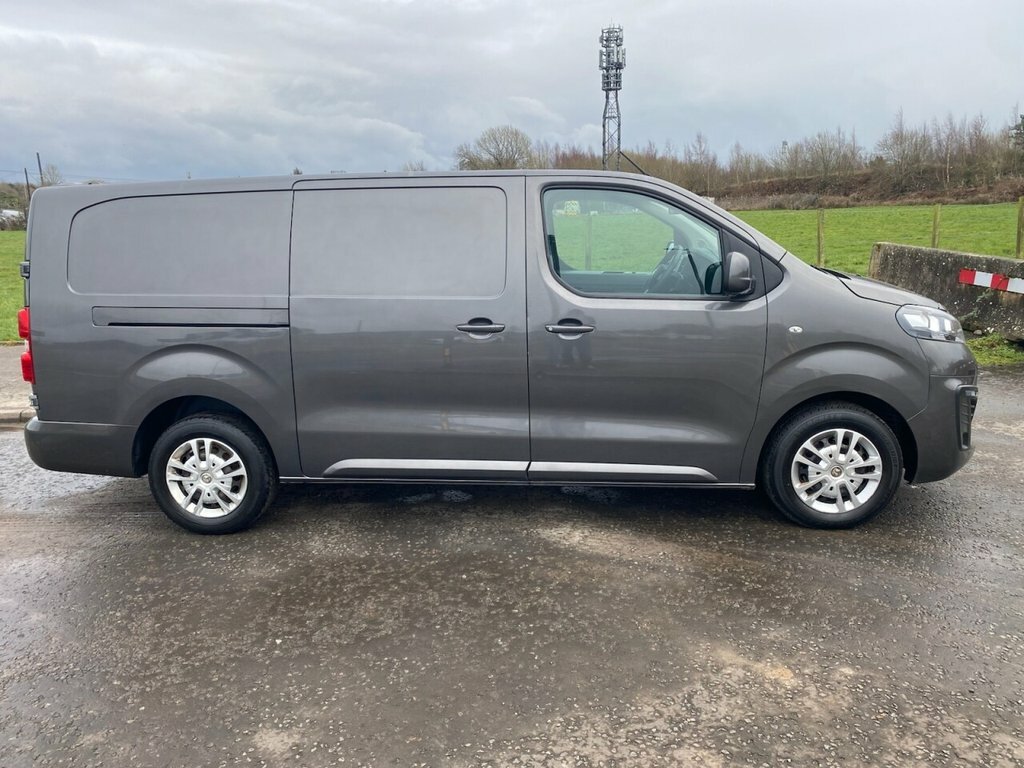 Vauxhall Vivaro 1.5L Sportive DY70VZP Grey #2